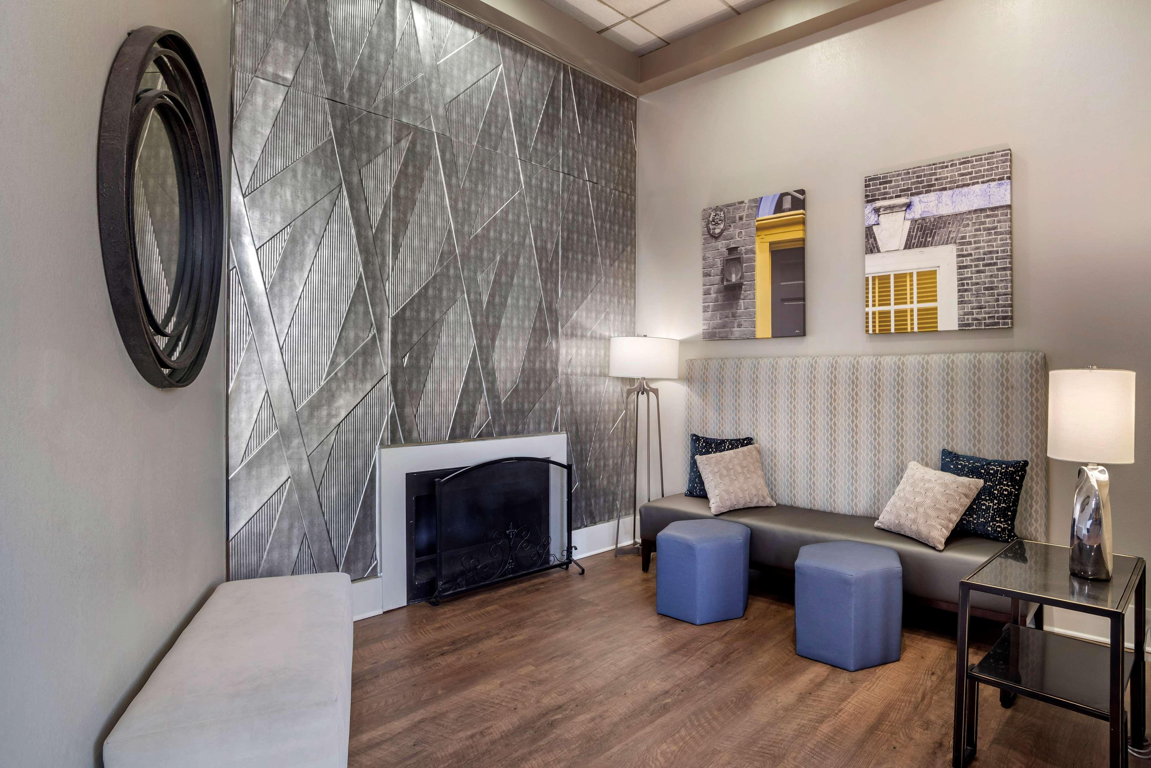 Western Philadelphia Airport South - At Widener 3*
